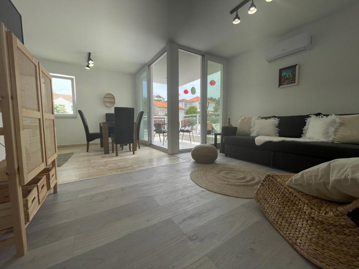 Vila Regina Apartment Paloma With Swimming Pool 耶泽拉 外观 照片